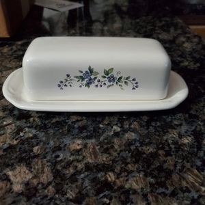 Pfaltzgraff Meadowlane butter dish
